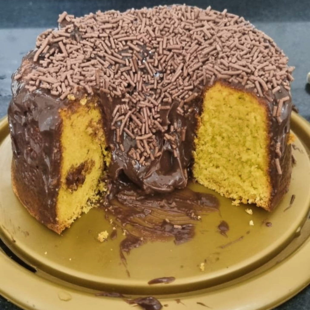 Bolo de cenoura com brigadeiro